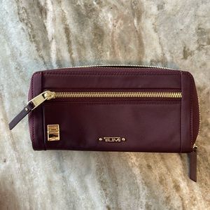 Brand new Tumi wallet, won it in a raffle- worth 270$ sell 50$